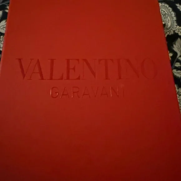 Valentino Garavani Black Rockstud Bow Tie Detail Flip Flop Sandals - Picture 8 of 9